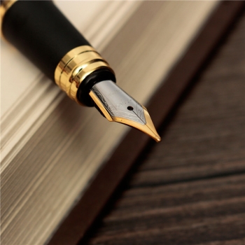 JINHAO 500 Marmorierte Black Gold Medium Feder Füllfederhalter Goldenen Clip Trim