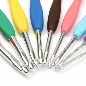 9Pcs mehrfarbige Aluminiumhäkelarbeit Haken strickende Nadel Fertigkeit Satz mit Plastikhandgriff