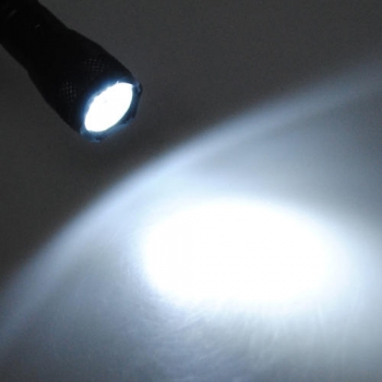 2 in1 Waterproof 7 LED Taschenlampe Light und 0,5mW Laser Point Pen