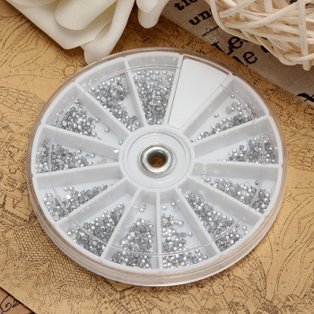2400pcs löschen Silber Edelsteine ??Nagel Kunst Runde Rhinestones Funkeln Rad