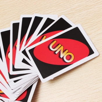 UNO Kartenspiel spielen Karte Familien Freund Reisen Anweisung