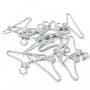 12 Stück Kunststoff Mini Kleiderbügel für Barbie Puppe Kleidung Zubehör