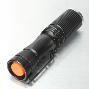 MECO XPE-Q5 600LM Zoomable LED Taschenlampe + Akku + Ladegerät