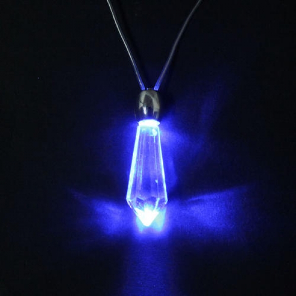 LED Blue Magnetic Licht Charm Anhänger Halskette Geschenk Weihnachten Geburtstag