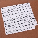 100pcs scharren englische Ziegelbriefe schwarz / weiße Schriftart für Kinder